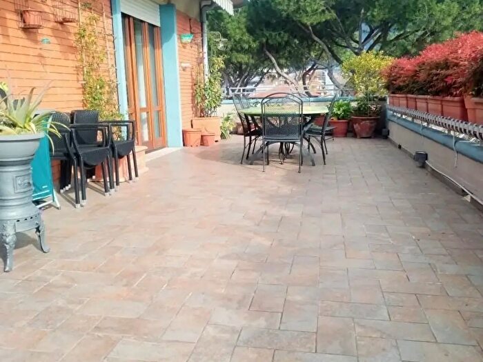 Appartamento con 6 locali in vendita in Massa