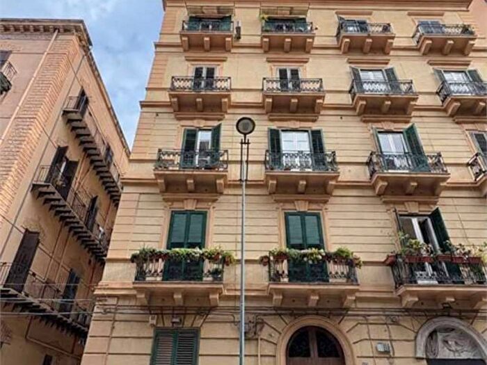 Appartamento bilocale in affitto in Via Villaermosa, Politeama Ruggiero Settimo, Palermo