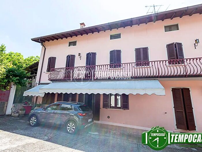 Appartamento con 6 locali in vendita in Botticino