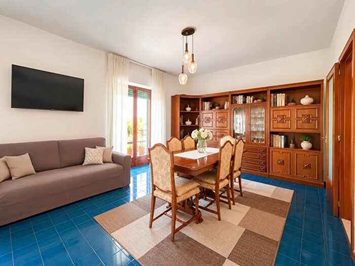 Appartamento quadrilocale in vendita in Via Orchidea, Catania