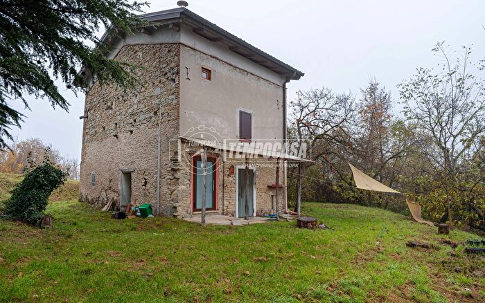 Casa trilocale in vendita in Via Tintoria a, Guiglia