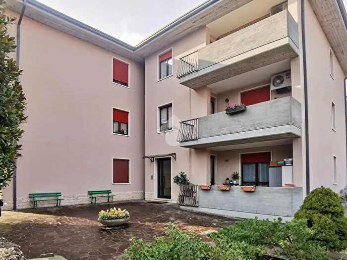 Appartamento trilocale in vendita in Via Pace, Pescantina