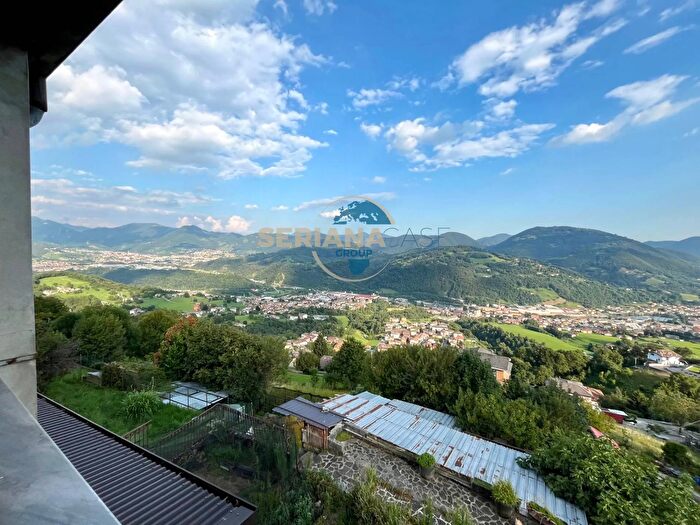 Casa con 6 locali in vendita in Via alla Chiesa, Gazzaniga