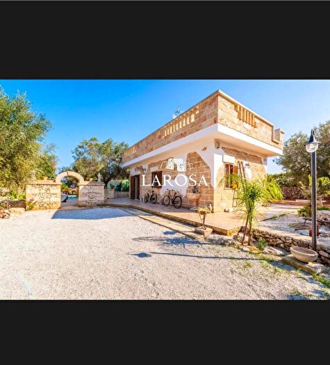 Casa quadrilocale in vendita in Melendugno