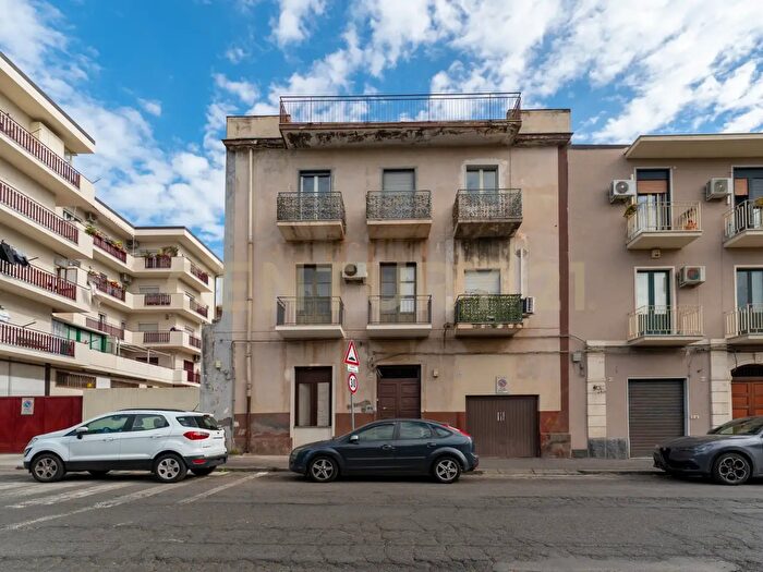 Appartamento trilocale in vendita in Via delle Medaglie dOro, Catania