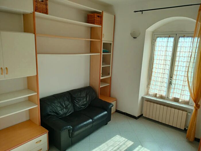 Appartamento trilocale in vendita in Via Rocca dei Corvi, Genova