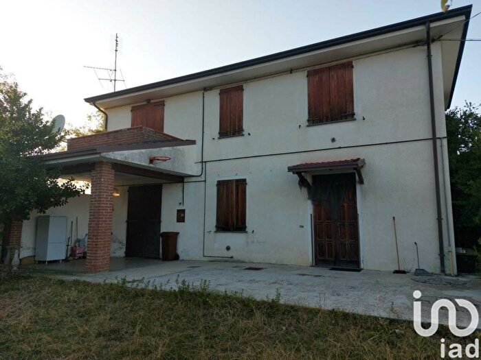 Casa con 6 locali in vendita in Località Binelli, Gropparello