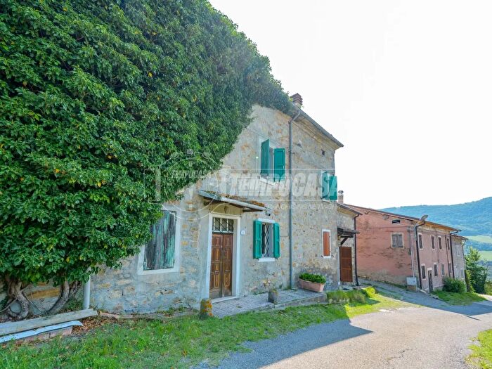 Appartamento bilocale in vendita in Via Cerreto, Baiso