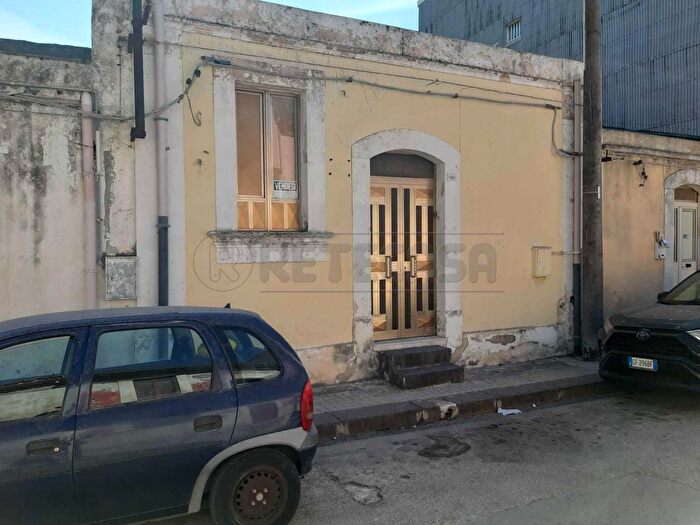 Casa con 5 locali in vendita in Floridia