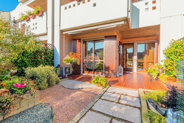 Casa con 8 locali in vendita in Via Sartori Regolo, Negrar