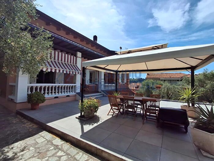 Casa con 9 locali in vendita in Via Sant Agata, Imperia