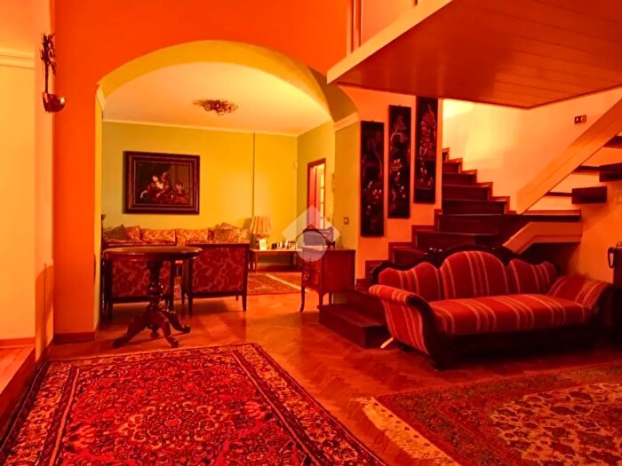 Appartamento con 6 locali in vendita in Via San Getulio, Teramo