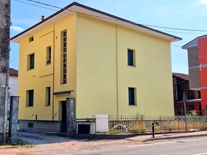 Casa con 6 locali in vendita in Via Maggiora, Borgomanero