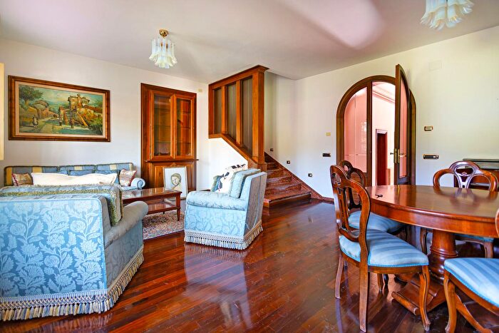 Casa con 10 locali in vendita in Pisa