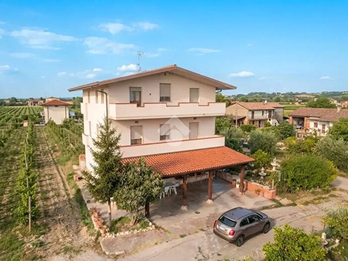 Casa con 5 locali in vendita in Contrada Piane S Pantaleone, Miglianico