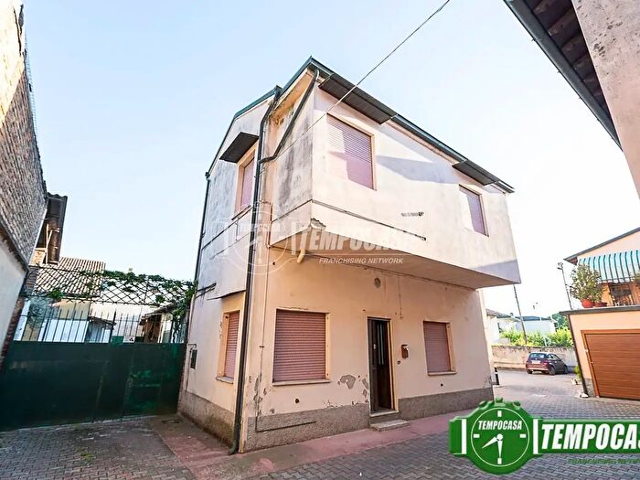 Casa trilocale in vendita in Via XX Settembre, Pandino