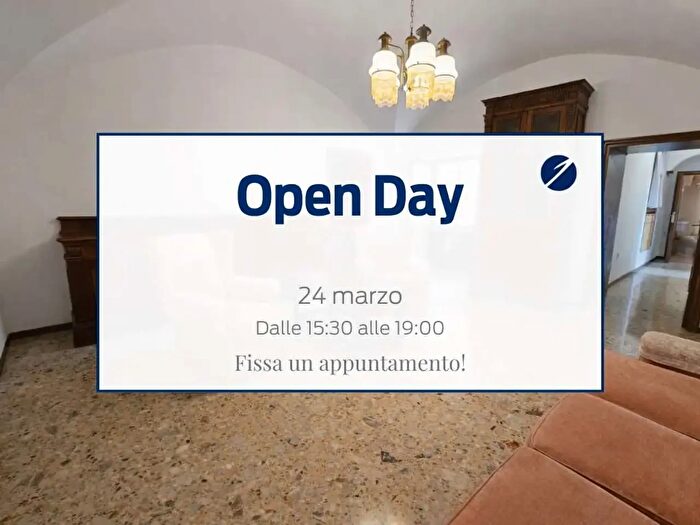 Appartamento con 8 locali in vendita in Via F Conti, Jesi