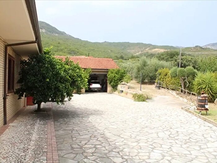 Casa quadrilocale in vendita in Contrada Madonna della Croce, Castiglione A Casauria