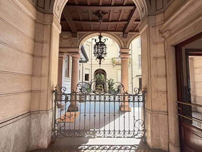 Appartamento con 6 locali in affitto in Via Lorenzo Mascheroni, Pagano, Milano