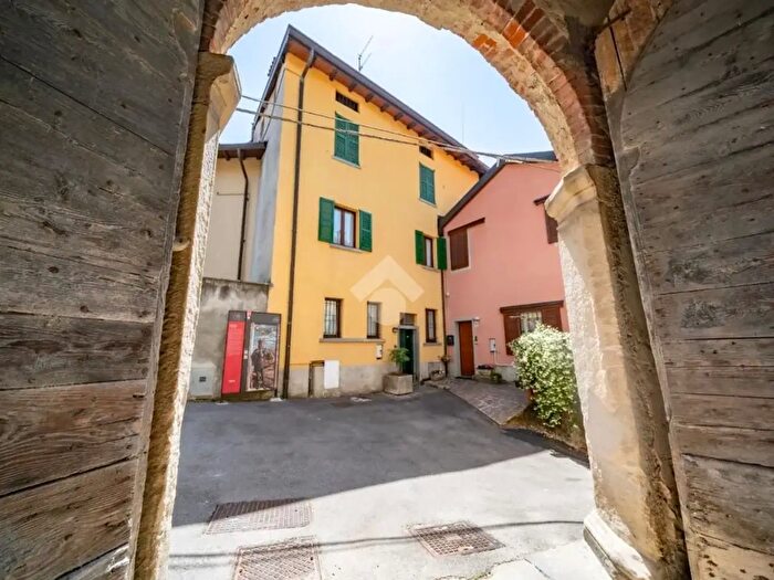 Casa quadrilocale in vendita in Via Orientale ai Monti, Ello
