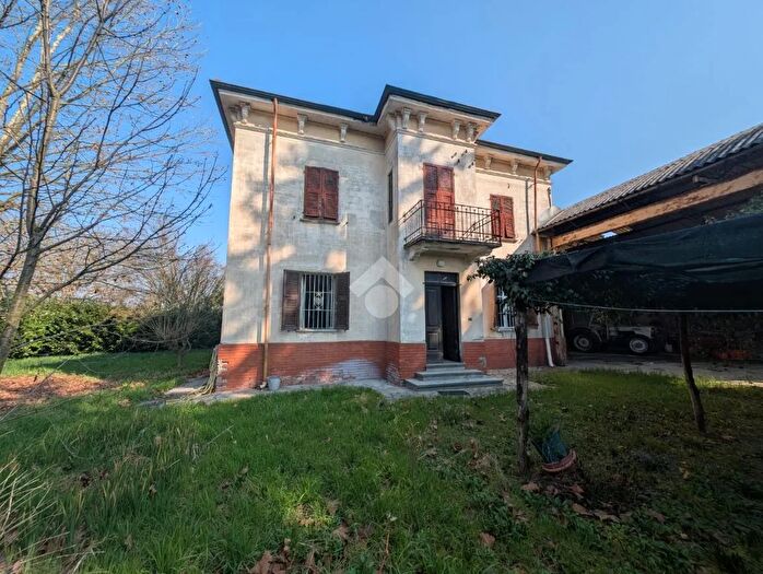 Casa con 7 locali in vendita in Località Fornace, Strevi