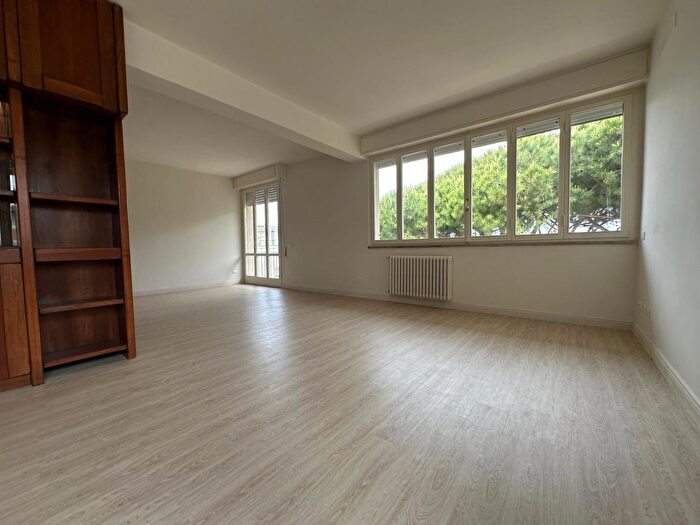 Appartamento con 6 locali in vendita in Viareggio