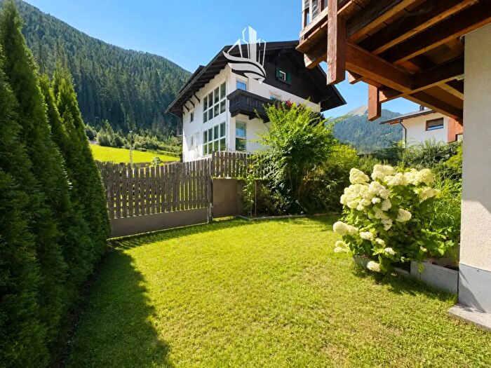Appartamento con 5 locali in vendita in Via Valle Aurina, Valle Aurina