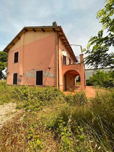 Casa con 6 locali in vendita in Latina