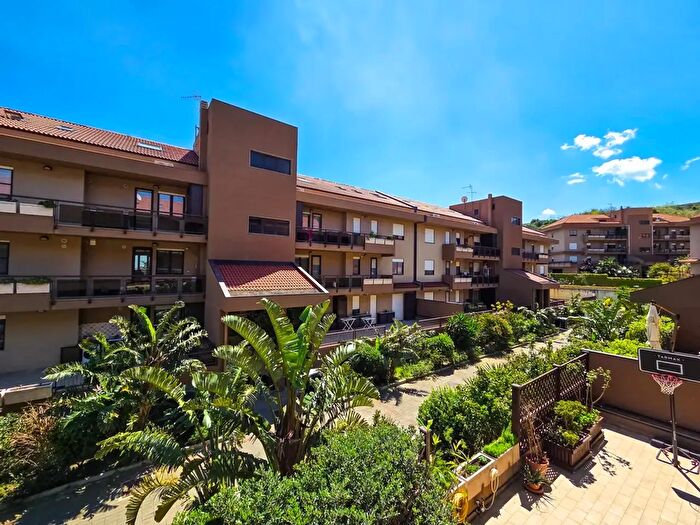 Appartamento quadrilocale in vendita in Strada Privata Mito, Messina