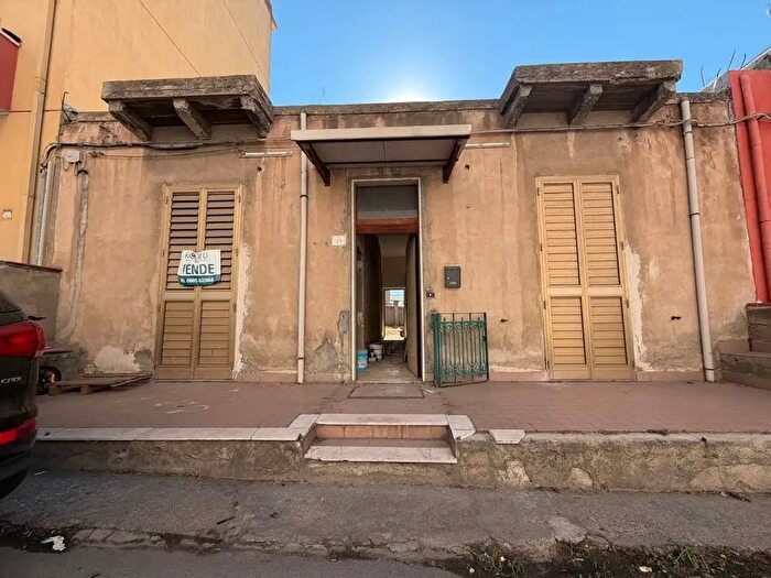 Casa con 5 locali in vendita in Via Sbarre Inferiori, Reggio di Calabria