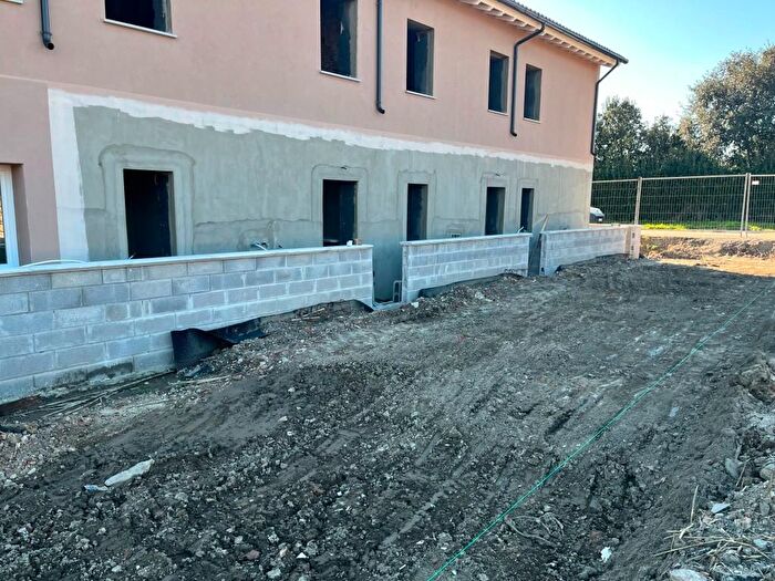 Casa con 5 locali in vendita in Cascina