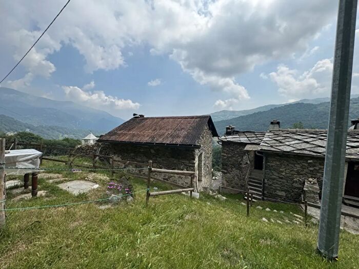Casa quadrilocale in vendita in Via Arlongo, Oncino