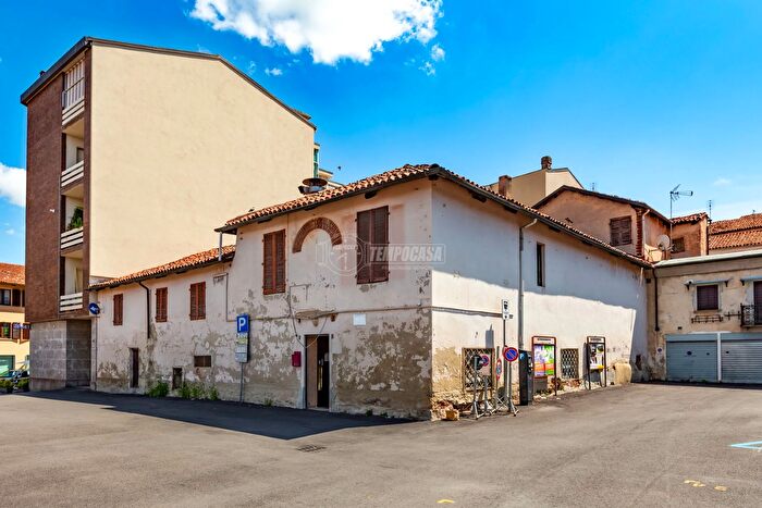 Casa con 14 locali in vendita in Piazza Dante Alighieri, Chieri