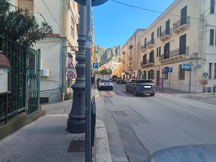 Appartamento in vendita in Via Suor Maria Cleofe Tomasini, Cefalu