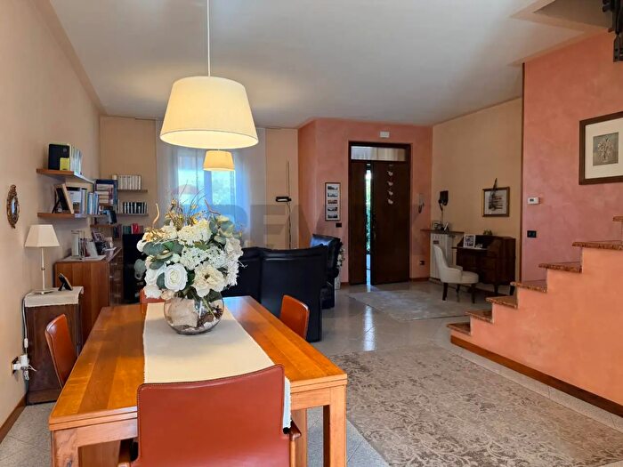 Casa con 5 locali in vendita in Via Luigi Bignotti, Castiglione Delle Stiviere