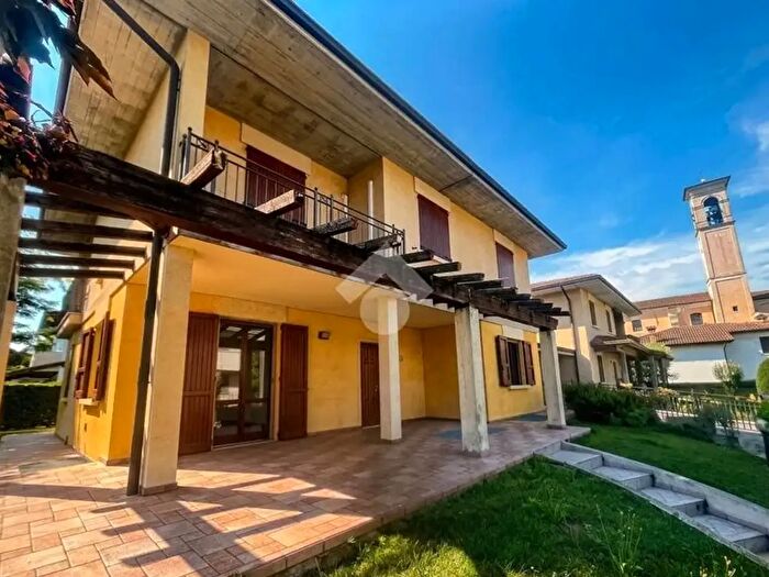 Casa con 6 locali in vendita in Via d l Maccabiani, Poncarale
