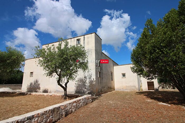 Casa con 6 locali in vendita in Cisternino