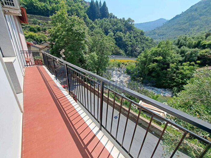 Appartamento trilocale in affitto in Via Dante Alighieri, Montalto Carpasio