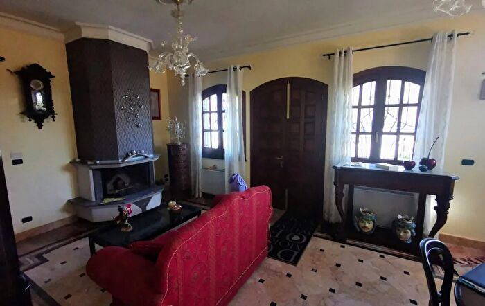 Casa con 7 locali in vendita in Mascali