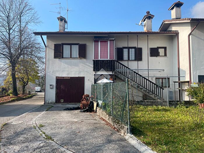 Casa quadrilocale in vendita in Via Capoluogo, Lusevera