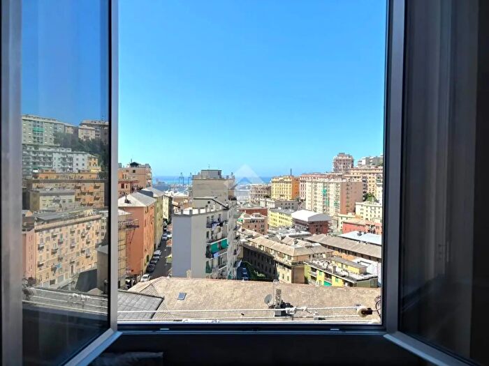 Appartamento quadrilocale in vendita in Vico Chiuso dei Cinque Santi, Genova