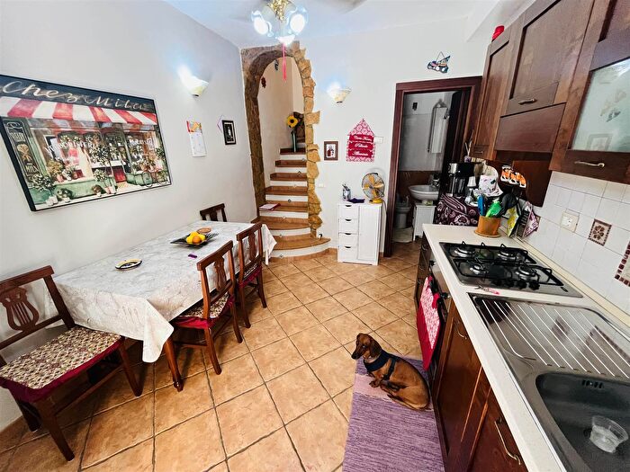 Casa trilocale in vendita in Via Leone Lascari, Lascari