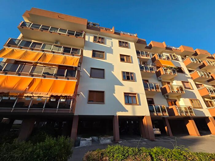 Appartamento con 7 locali in vendita in Viale Giuseppe Verdi, Salerno