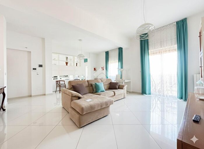 Appartamento quadrilocale in vendita in Via Mario Milano, Termoli