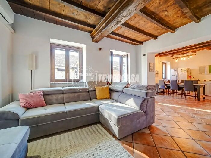 Casa trilocale in vendita in Via Alessandro Manzoni, Mezzomerico