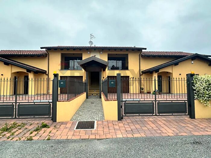 Appartamento trilocale in vendita in Via SantAnna Snc, Cavaglia