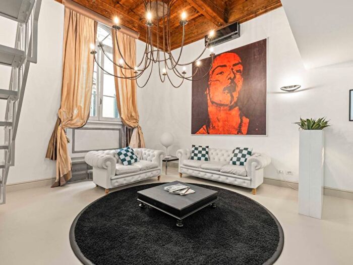 Appartamento con 6 locali in affitto in Via dei rondinelli, Piazza della Repubblica, Firenze