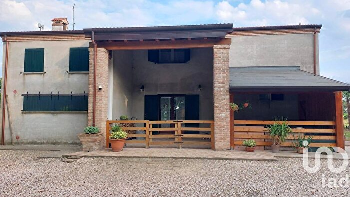 Casa con 8 locali in vendita in Via Sasso, Villanova Marchesana