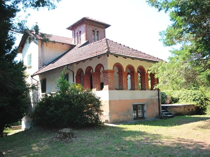 Casa con 15 locali in vendita in Via Nazionale, Cannero Riviera