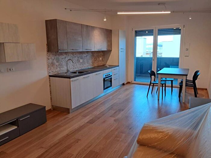 Appartamento trilocale in affitto in Via Livenza, Porta Nuova Ingegneria, Pisa